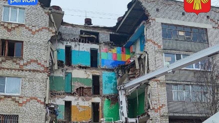 Главная картинка новости: Глава Коми потребовал список домов, которые скоро могут обрушиться