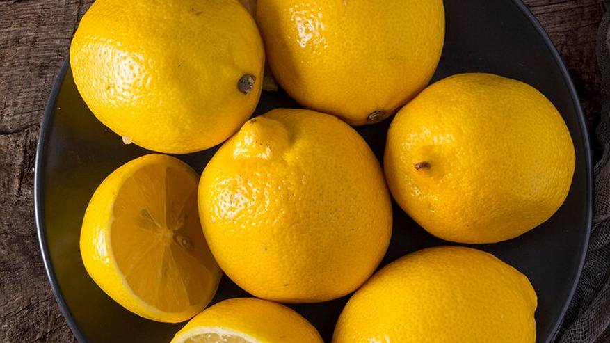 Главная картинка новости: Сварите лимон и выпейте эту воду натощак: на утро вы не узнаете себя в зеркале