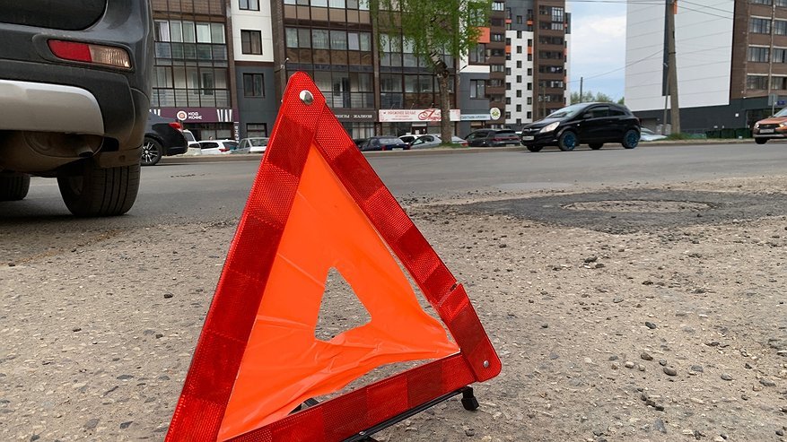 В Сыктывкаре из-за спешки водителя произошло ДТП