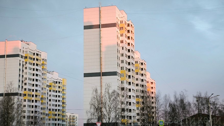 В Коми на входе в жилой дом для переселенцев прорвало водопровод