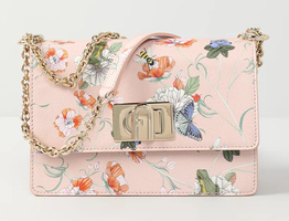 Сумки на плечо: разнообразие стилей и функциональность