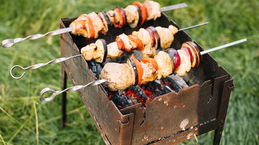 Главная картинка новости: Шашлык из свинины будет таять во рту: необычный рецепт маринада, который творит просто чудеса