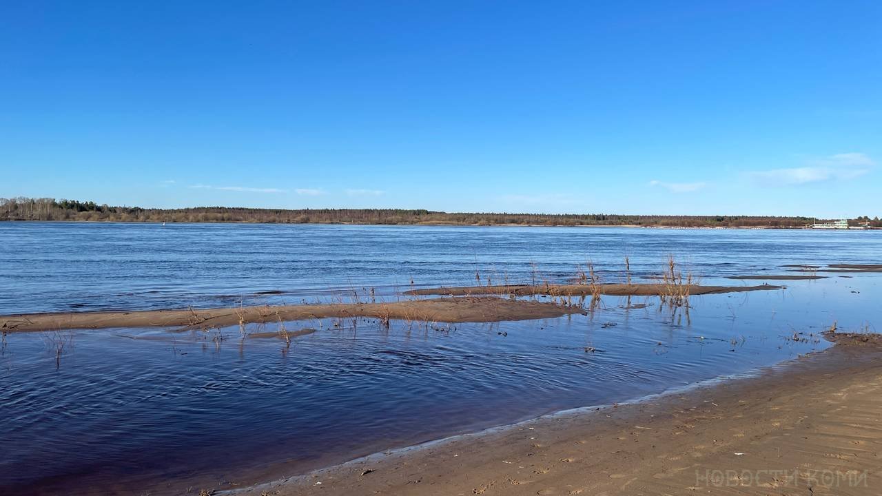 Главная картинка новости: В Коми ищут пропавшего на реке рыбака
