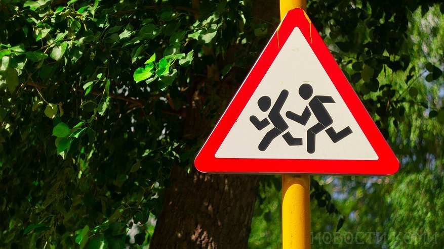 Коммунальщики из Сыктывкара начали избавляться от «танцующих» дорожных знаков