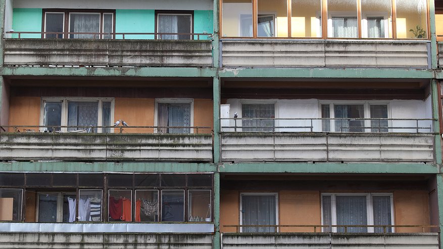 В России запретили использование остекленных балконов: их требуют снять и запрещают восстанавливать