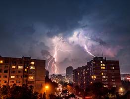 Ужасные ливни, грозы и страшная жара выше +35 градусов: синоптики предупредили россиян о сумасшедшей погоде в июне 2024