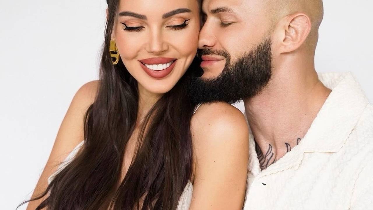 Главная картинка новости: Джиган и его супруга Оксана Самойлова исполнили мечту диско-бабушки из Коми