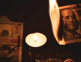 Риски слишком велики: эксперт рассказал, почему хранить деньги в долларах опасно