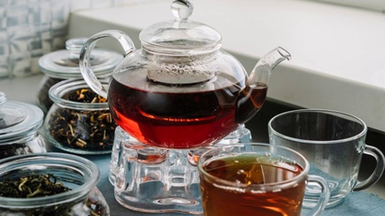Главная картинка новости: Врачи назвали вид чая, который разрушает печень и почки