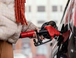 Власти сообщили новые цены на бензин: они по-настоящему удивят