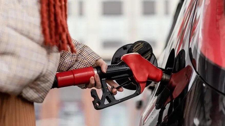 Власти сообщили новые цены на бензин: они по-настоящему удивят