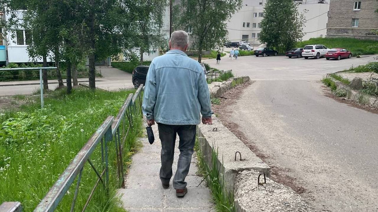 Главная картинка новости: Какие пенсионеры могут больше не платить за капремонт и вывоз мусора