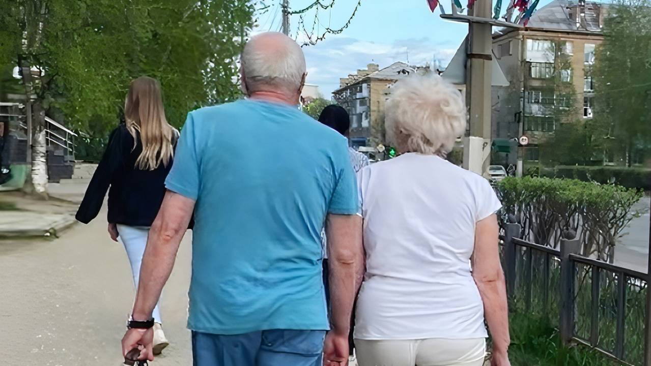 Главная картинка новости: Какие категории пенсионеров освобождаются от оплаты за капитальный ремонт и вывоз мусора