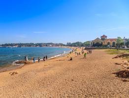 Три обычные привычки на пляже показывающие низкий интеллект женщины