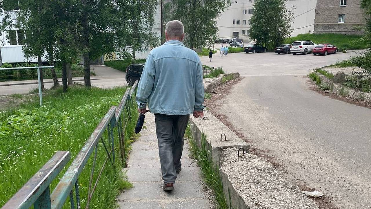 Главная картинка новости: За ЖКХ пенсионеры больше не платят: с 1 июля пожилых россиян ждет приятный сюрприз