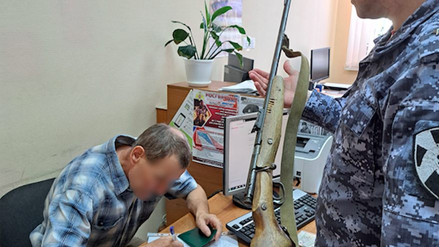 Жители одного из районов Коми сдали в Росгвардию найденное оружие