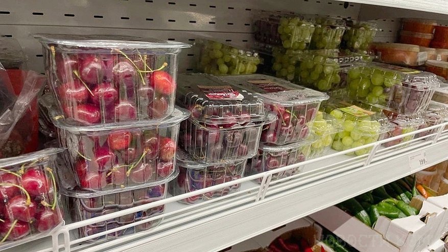 Названа самая вредная ягода: а мы едим ее покупаем как деликатес, еще и детей угощаем