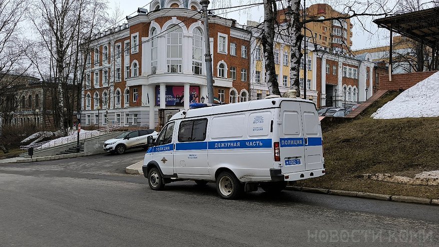 В Коми задержали студента, испортившего плакаты с фотографиями героев СВО