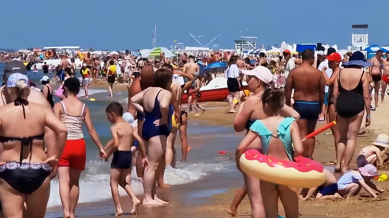 Главная картинка новости: Глазам не поверила: туристка была шокирована посетив пляж в Сочи