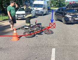 В Коми юноша на питбайке получил переломы, столкнувшись с иномаркой