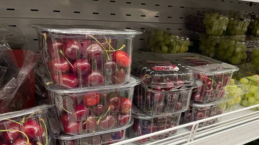 Главная картинка новости: Такая ягода — невероятно вредная: а мы едим ее и покупаем как деликатес, еще и детей заставляем есть