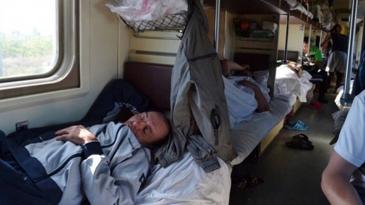 Главная картинка новости: Сами никогда не предложат: проводники обязаны оказать эту услугу каждому пассажиру поезда — правило работает и в купе, и в плацкарте