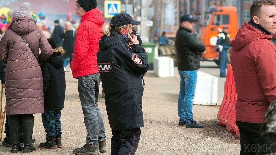 Посетители хотели пронести в суды Коми 1,5 тысячи запрещенных предметов