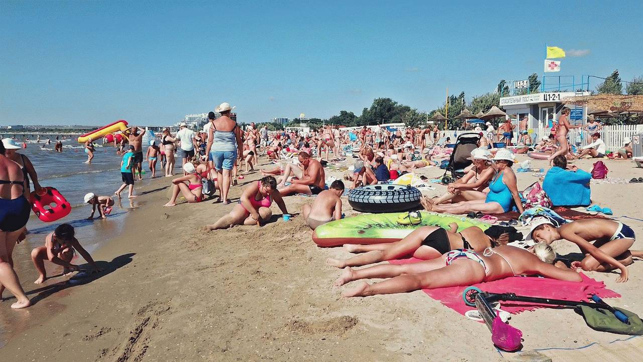 Главная картинка новости: Море по талонам, запредельные цены и сплошное мучение: туристы рассказали об отдыхе на юге России
