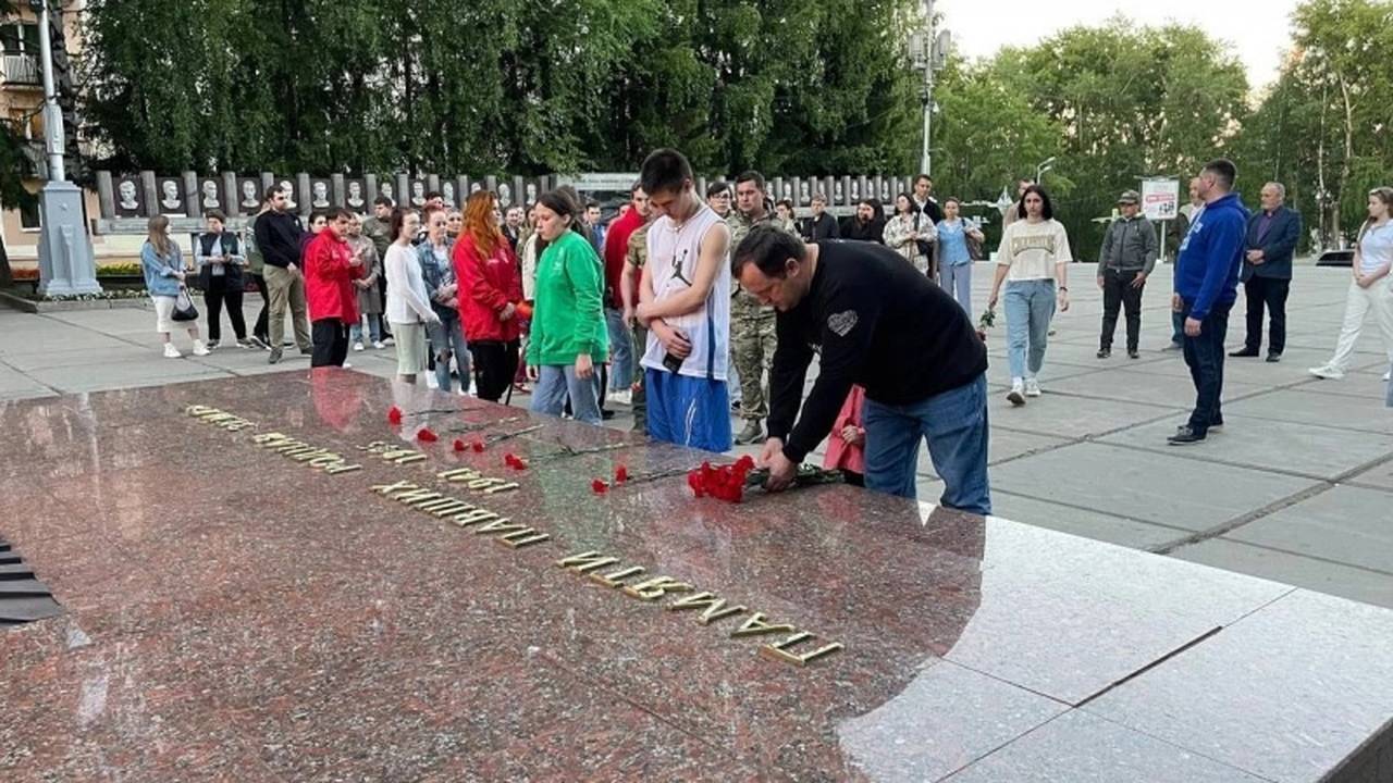 Главная картинка новости: В Сыктывкаре провели реквием по маленьким ангелам: почтили память детей, погибших на войне в Донбассе