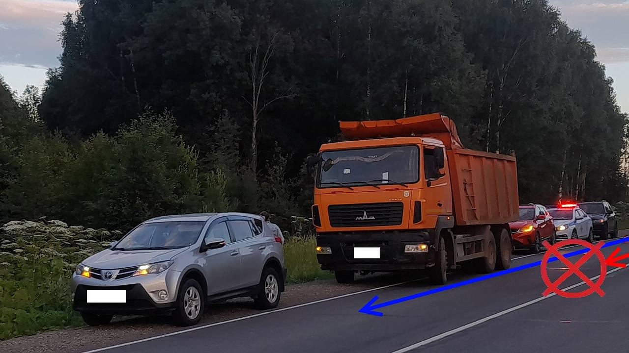 Главная картинка новости: В Сыктывдинском районе грузовик столкнулся с легковушкой: пострадавшие пассажиры находятся в состоянии стресса