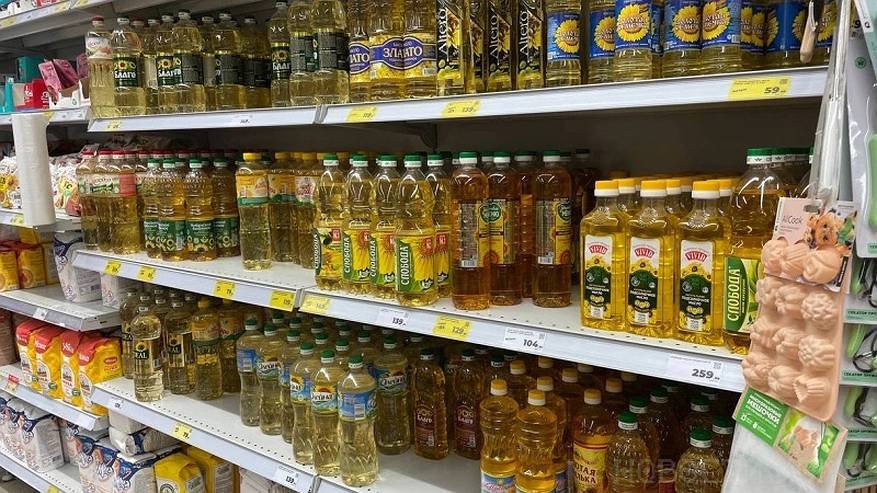 Главная картинка новости: Янтарная отрава в бутылке: эти марки растительного масла испортят любое блюдо, никогда не берите