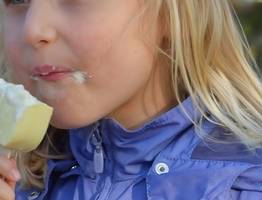 Кишечная палочка, плесень и "пальма": В Роскачестве назвали мороженое, которое ни в коем случае нельзя покупать детям