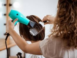 Такие 3 омоложивающие стрижки станут хитом июня 2024 - для женщин 50 лет