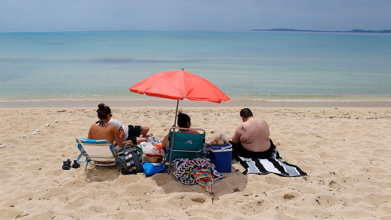 Главная картинка новости: На пляжах Анапы ввели абсолютный запрет на купание в Черном море: отдых безнадежно испорчен