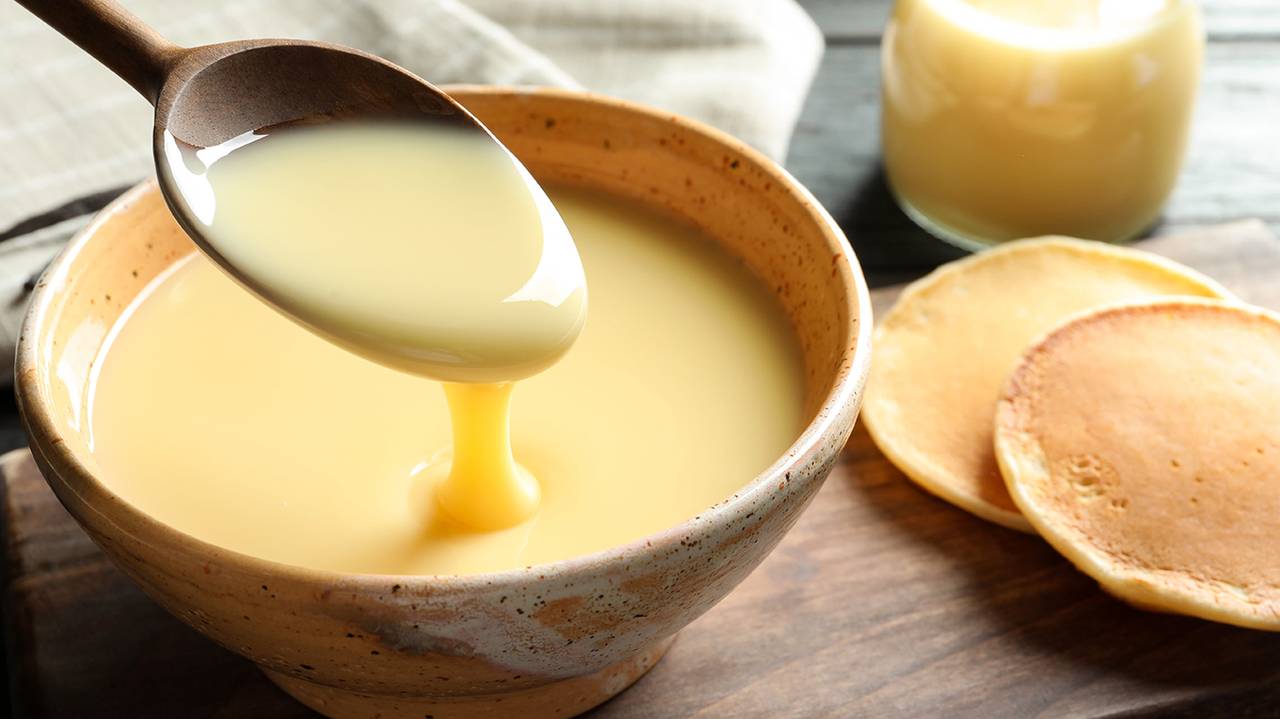 Главная картинка новости: "Никогда не берите": Эксперты Росконтроля назвали топ-5 марок сгущённого молока из чёрного списка