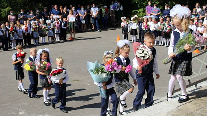 Главная картинка новости: Летние каникулы решили продлить еще на 1 месяц? Минобразования сделало заявление о смещении учебного года