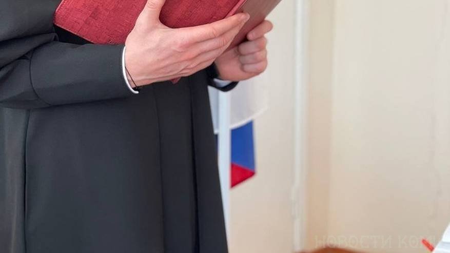 Главная картинка новости: 85-летняя женщина из Коми, поколотившая соседку черенком, будет осуждена