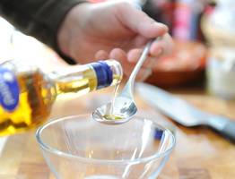 Янтарная гадость в прозрачной бутылке: Роскачество назвало самые худшие бренды растительного масла. Испортят любое блюдо