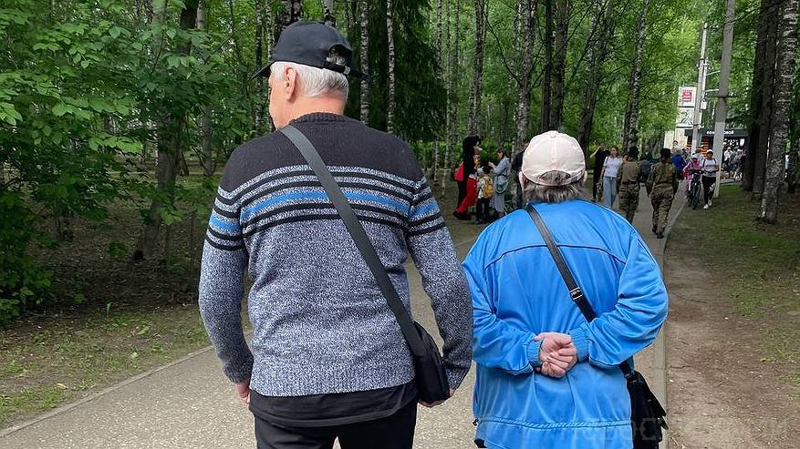 Главная картинка новости: По новым правилам: повышение пенсий переносится. Коснется и работающих, и неработающих пенсионеров