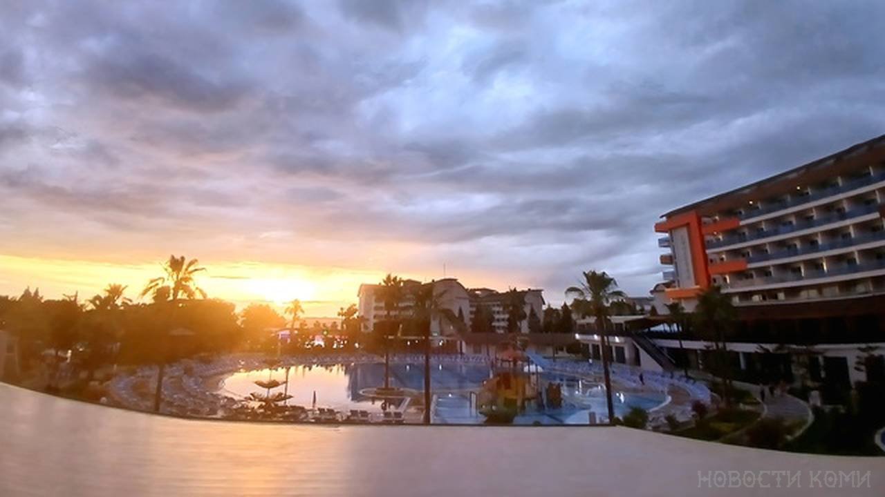 Главная картинка новости: Загранник можно выбросить: россиянам закрыли перелёт в Турцию - ограничения действуют уже с августа