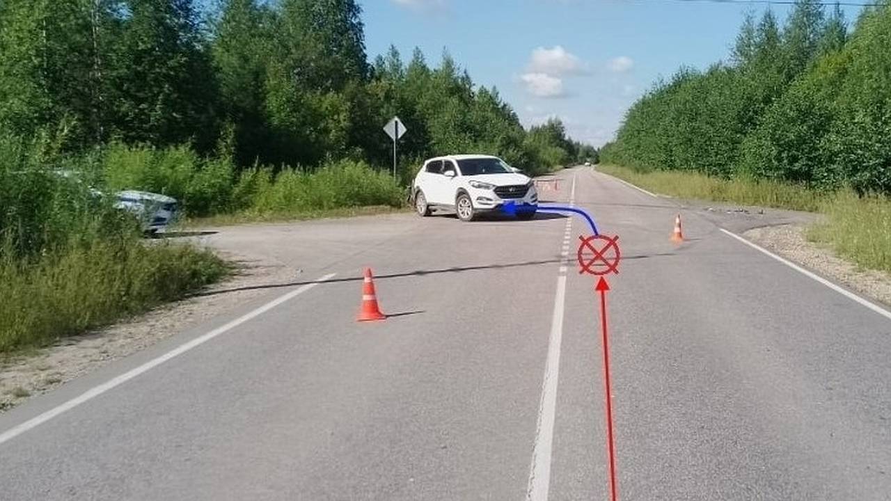 Главная картинка новости: В одном из городов Коми столкнулись 2 иномарки