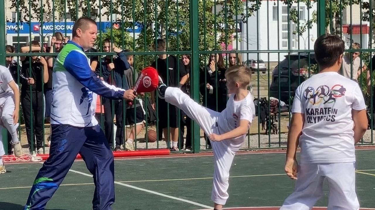 Главная картинка новости: В одном из городов Коми хотят уволить популярного тренера по каратэ