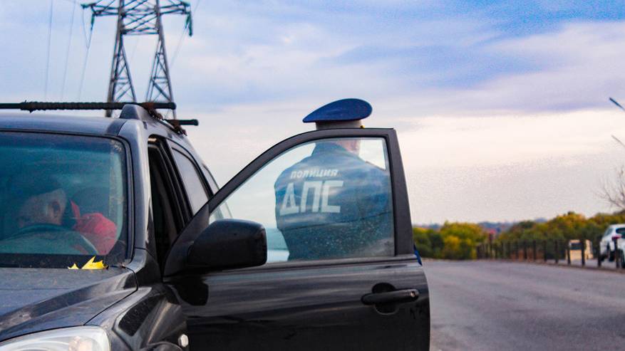 Главная картинка новости: С 26 августа начнут лишать прав за вождение в очках: водителей ждет новый сюрприз