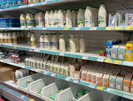 Крашеная мелом вода: Росконтроль назвал марки молока, которые лучше не брать даже по акции