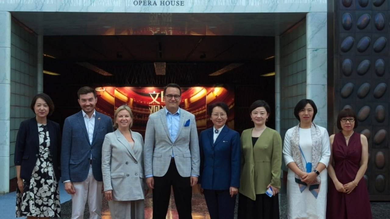 Главная картинка новости: Бывший министр Коми налаживает связи с китайскими товарищами