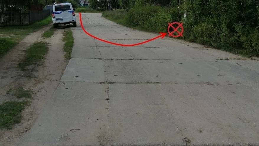 Главная картинка новости: В Коми несовершеннолетний водитель питбайка врезался в бетонный столб