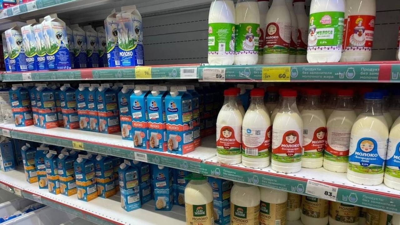 Главная картинка новости: Крашеная мелом вода: Росконтроль назвал марки молока, которые лучше не брать даже по скидке