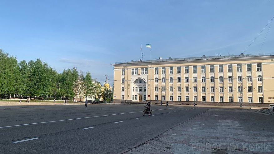 В Сыктывкаре изменят правила использования флага в траурные дни