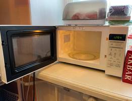 Взрыв, ожоги и болезни: разогревать в микроволновке можно минимум продуктов