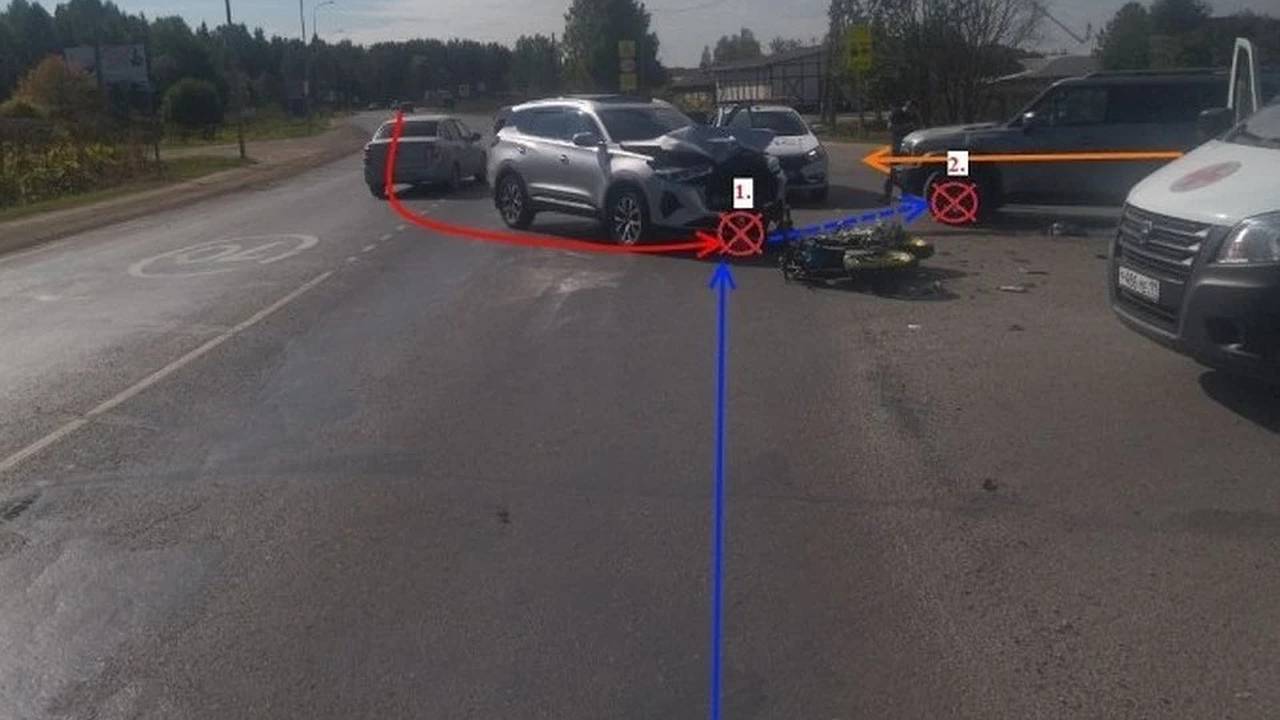Главная картинка новости: В Коми мотоциклист чуть не погиб в двойном ДТП